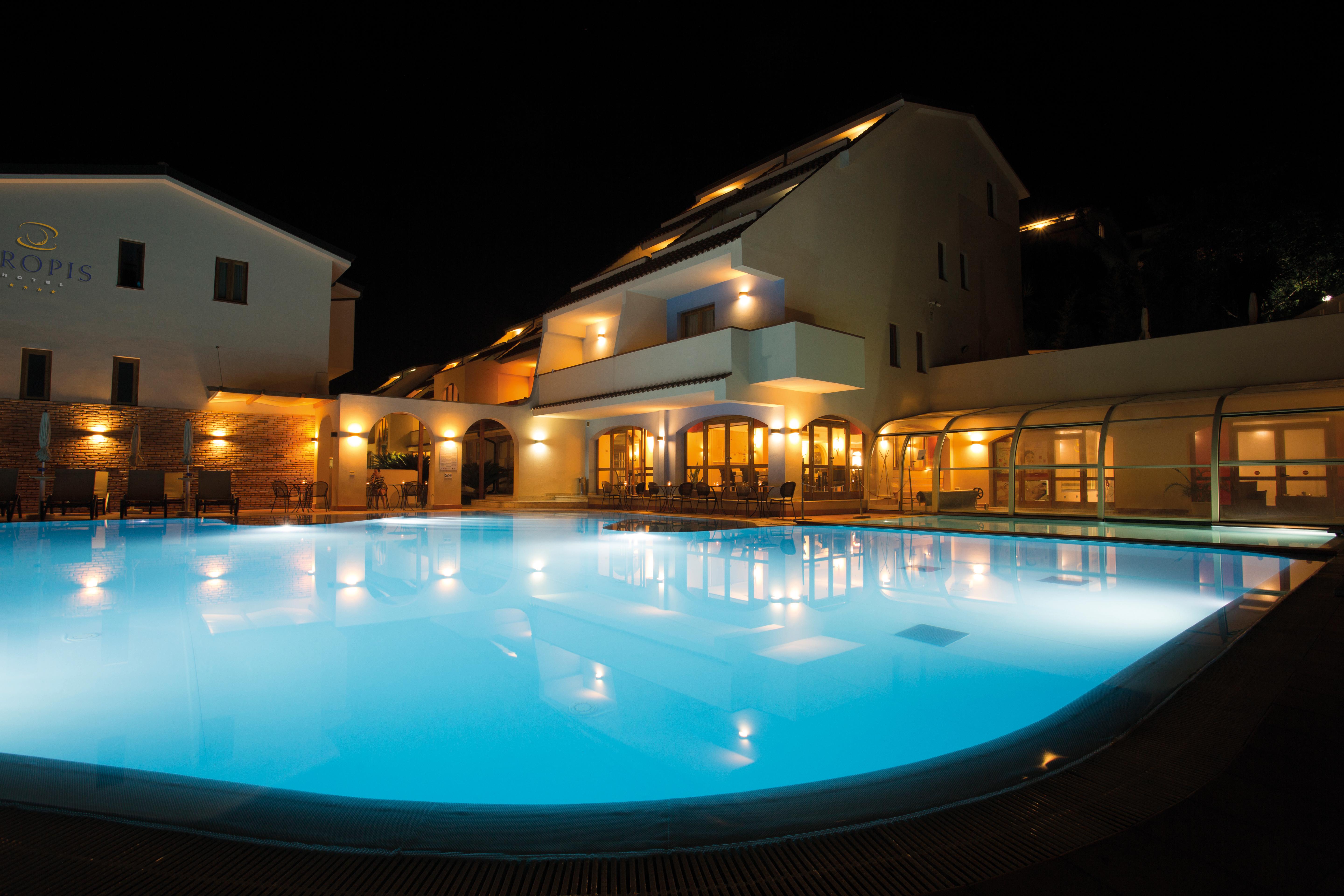 Tropis Hotel 4*